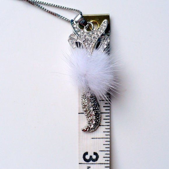 ❤️ NEW Silver Rhinestone Fox 2 Part Necklace With White Feathers Movable Tail - Picture 5 of 10
